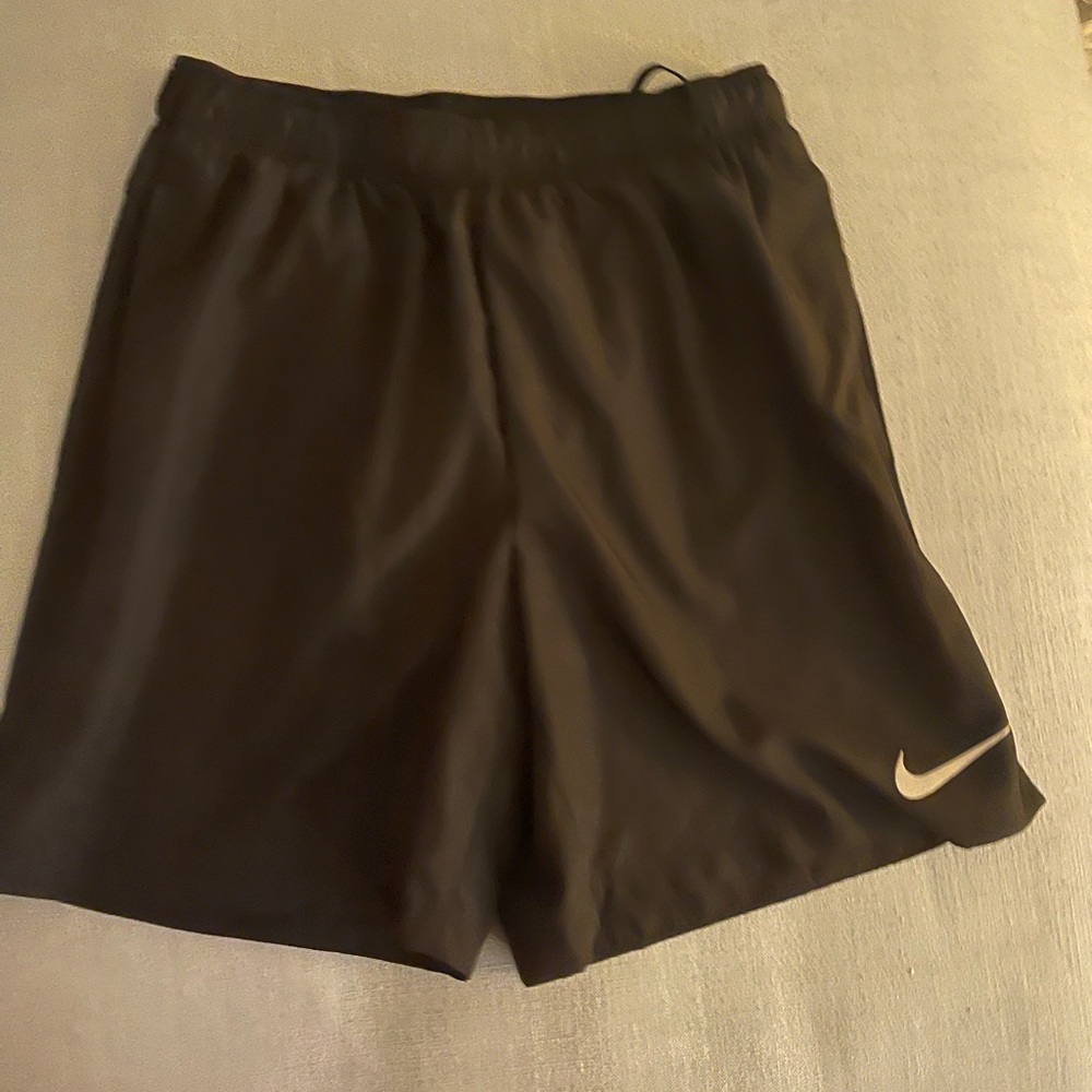 NWT nike dri fit  training shorts with lining
